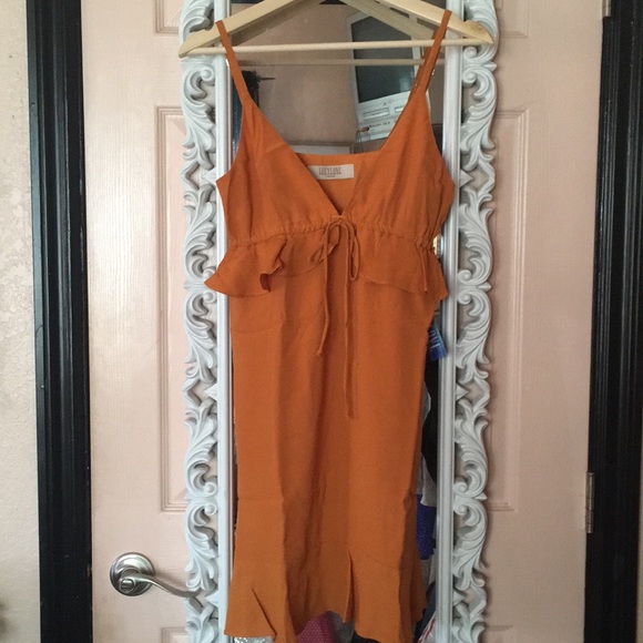 🧡Golden Yellow Ruffled Shift Dress - Picture 5 of 7